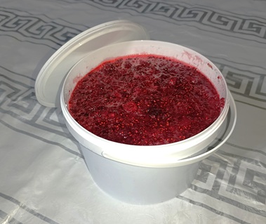 3х-литровое ведерко перекрученной с сахаром малины